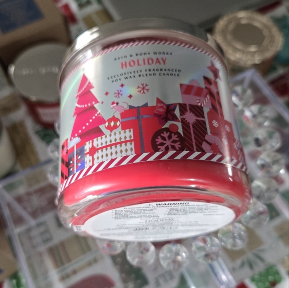 Bath & Body Works HOLIDAY Candle - Picture 6 of 9